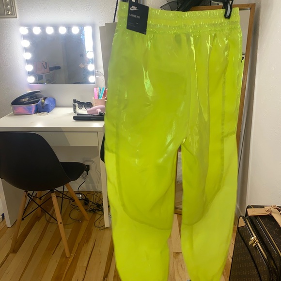 💚🎾NIKE JOGGERS💚🎾 - Picture 2 of 2